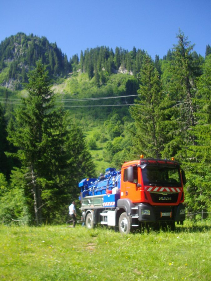 camion forêt - assainissement fosse septique